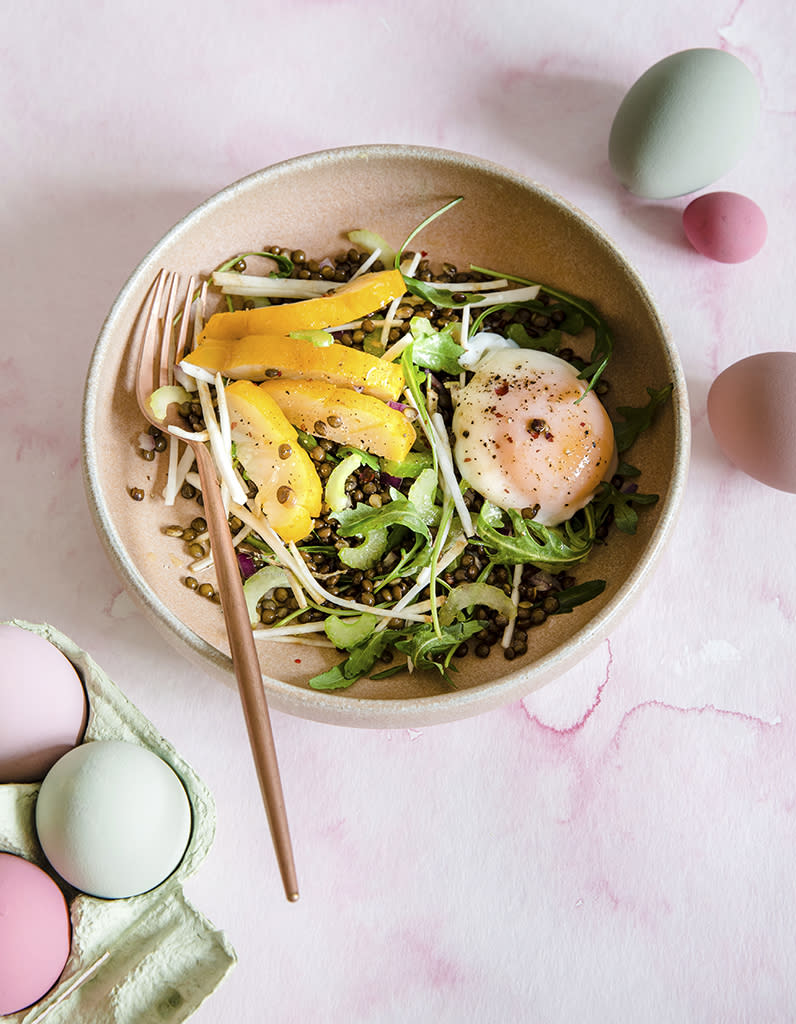 Salade d’œufs parfaits, haddock fumé et lentilles beluga