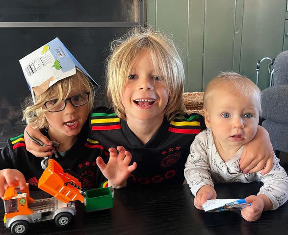 Seth Meyers Instagram Seth Myers' kids posing for a photo