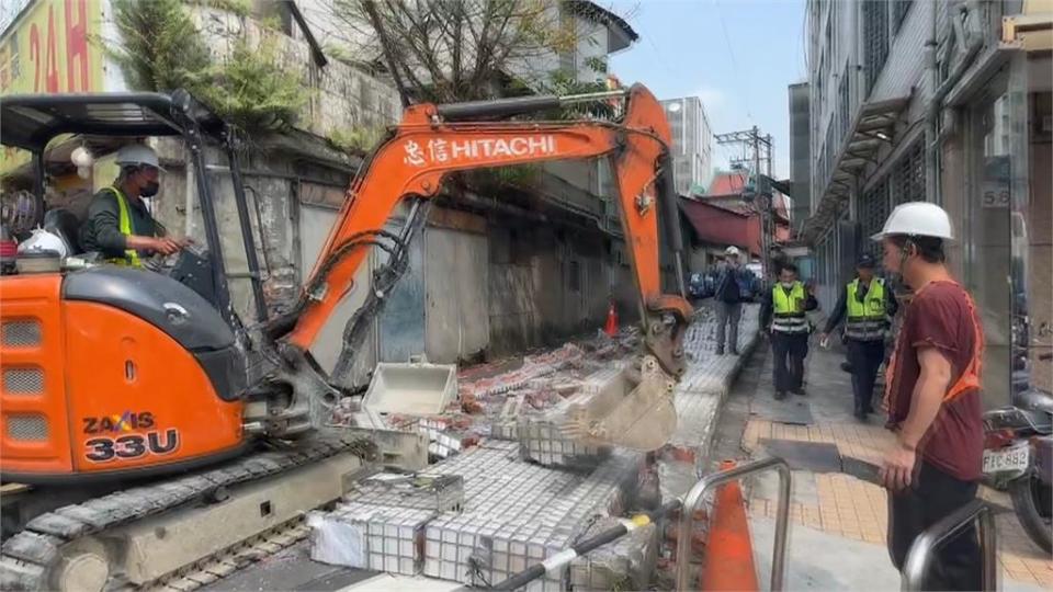 7.2強震全台有感！　板橋火車站及百貨水管破裂大漏水