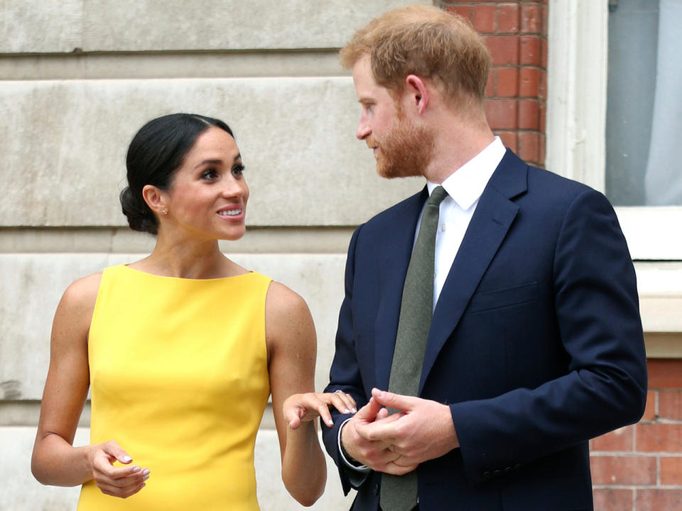 Very British: Hat sich Meghan Markle ihre neue Aussprache bei Ehemann Prinz Harry abgeschaut? (Bild-Copyright: ASSOCIATED PRESS)