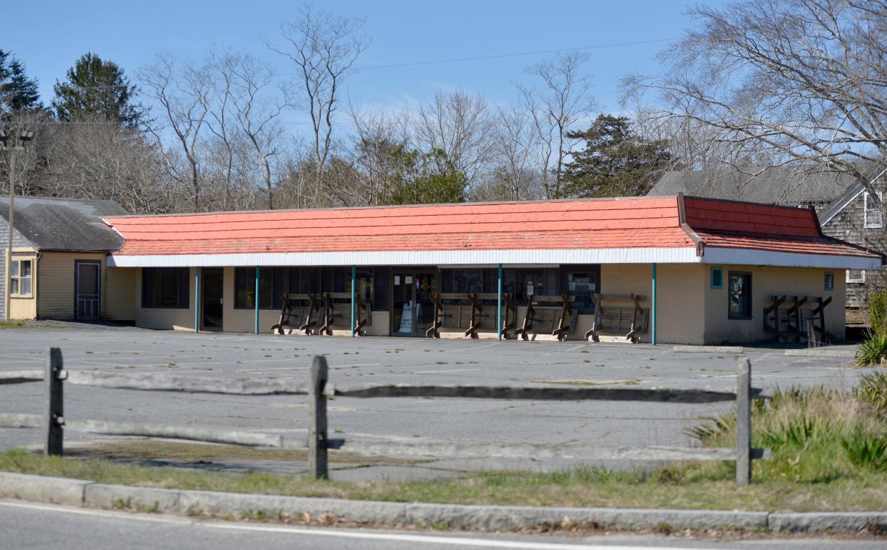 Bagel Hound will be setting up shop in the former A&W Root Beer on Route 28 in Harwich Port.