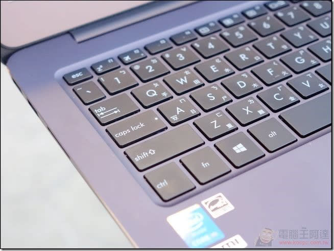 超越MBA的極致輕薄筆電！ASUS ZenBook UX305開箱評測