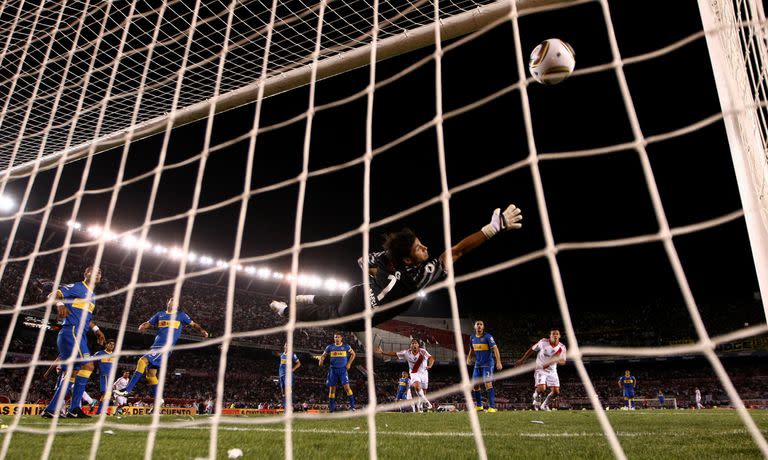 River Vs Boca 
Jonathan Maidana de River Plate convierte su gol
16_11_10
Foto Anibal Greco