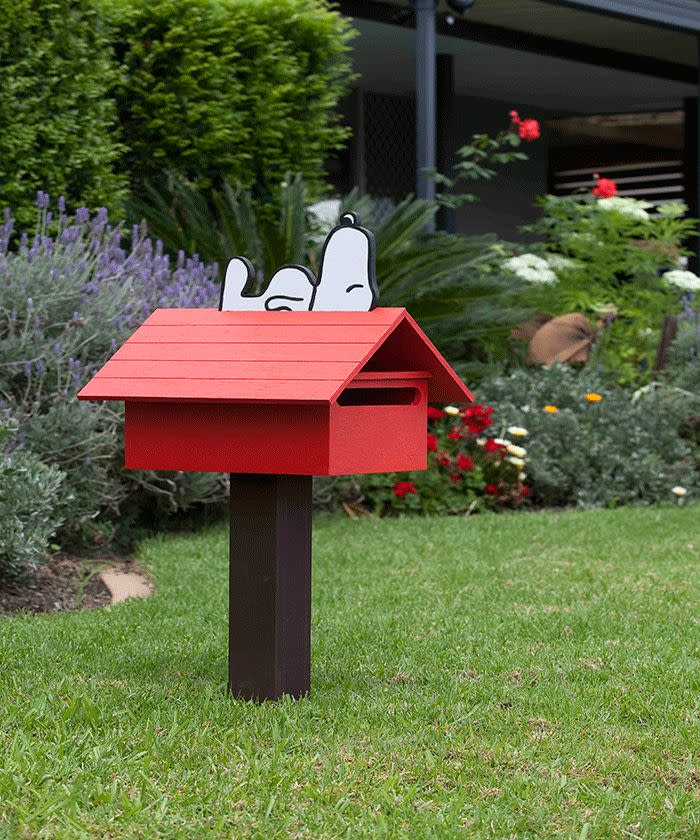 Build your own Snoopy letterbox