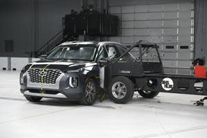 The 2022 Hyundai Palisade is one of six models in a new test group to earn the second-lowest rating of marginal in the Institute's new, tougher side crash test. Eighteen midsize SUVs were evaluated for this test group. Ten rated good, two rated acceptable, six rated marginal and none rated poor.