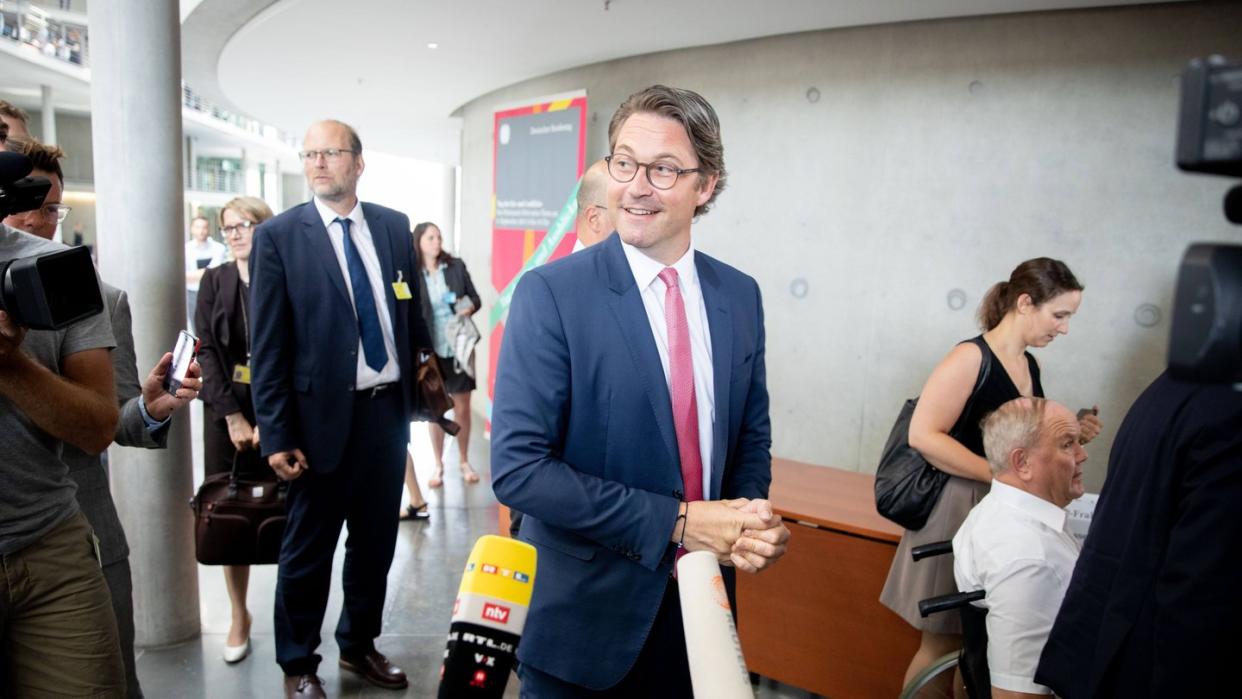 Bundesverkehrsminister Andreas Scheuer kommt zum Verkehrsausschuss des Bundestages. Foto: Kay Nietfeld