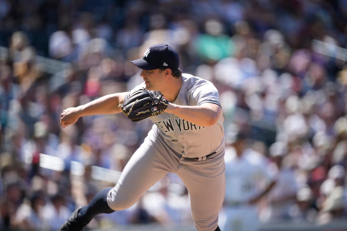 Yankees pitcher Tommy Kahnle destroys cooling fan in dugout outburst during  loss to Angels