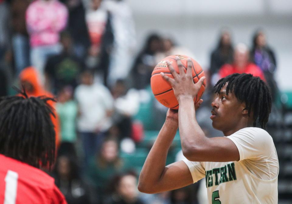 Western's Julius Edmonds goes for a free-throw against Butler Friday. Edmonds scored 25 points as Western edged Butler 84-76. Feb 3, 2023