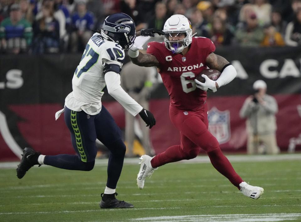 Arizona Cardinals running back <a class="link " href="https://sports.yahoo.com/nfl/players/30218" data-i13n="sec:content-canvas;subsec:anchor_text;elm:context_link" data-ylk="slk:James Conner;sec:content-canvas;subsec:anchor_text;elm:context_link;itc:0">James Conner</a> (6) runs against Seattle Seahawks cornerback Riq Woolen (27) during the first quarter at State Farm Stadium in Glendale on Jan. 7, 2024.