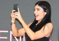 <p>Kim Kardashians Halbschwester ist die Instagram-Königin im Kardashian/Jenner-Clan: Kylie Jenner war dank ihrer eigenen Kosmetik-Marke 2019 mit gerade mal 21 Jahren die jüngste Milliardärin der Welt und besitzt 219 Millionen Follower bei Instagram. (Bild: Scott Barbour/Getty Images)</p>