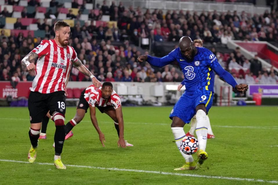 Romelu Lukaku (right) endured another frustrating afternoon at Brentford (John Walton/PA) (PA Wire)