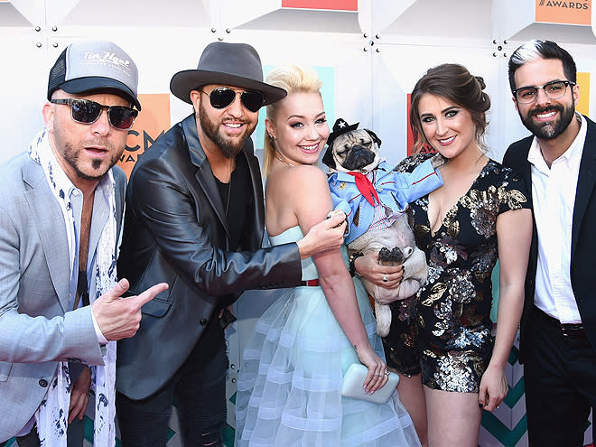 4 Very Important Things Doug the Pug Did on the ACMs Red Carpet