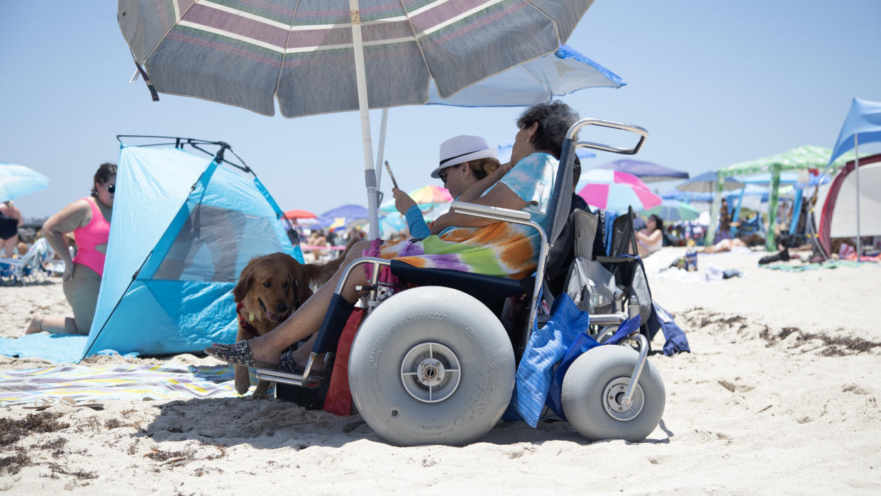 Una silla de ruedas para playa en Miami, el 28 de mayo de 2023. (Janel Kilnisan/The New York Times)