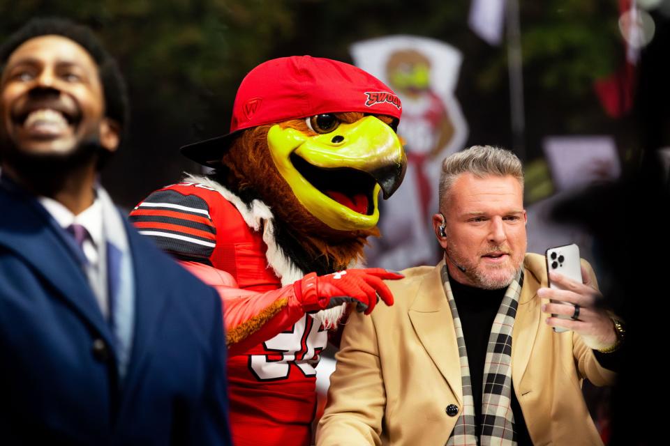 Pat McAfee takes a selfie with Swoop during the filming of ESPN’s “College GameDay” show at the University of Utah in Salt Lake City on Saturday, Oct. 28, 2023. | Megan Nielsen, Deseret News