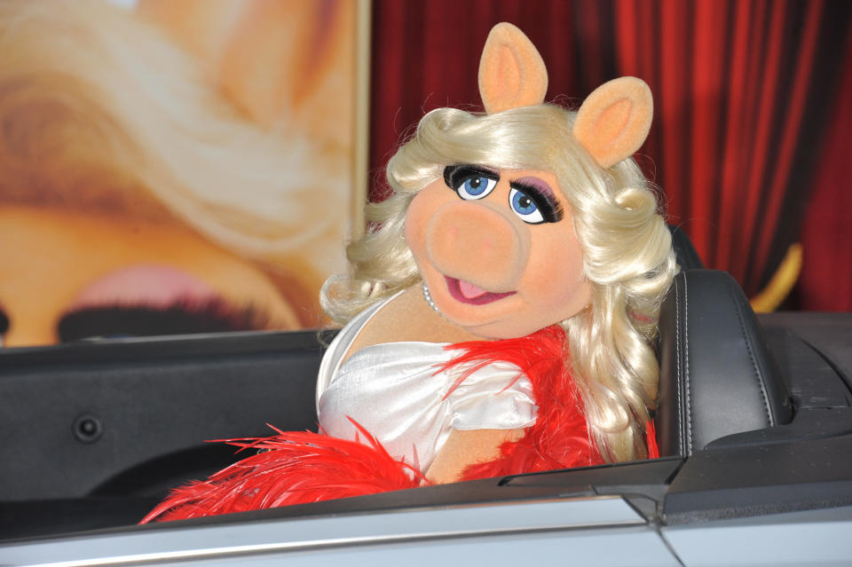 Miss Piggy: Ab 19 Uhr live vom roten Teppich der Fashion Awards 2017 <i>[Photo: Getty]</i>