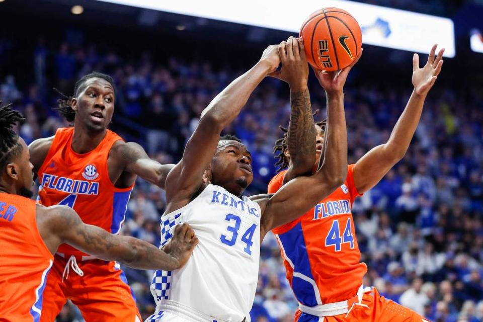 Kentucky star Oscar Tshiebwe (34) had two big games vs. Florida last season. Tshiebwe went for 27 points and 19 rebounds in a 78-57 win over the Gators in Rupp Arena and had 27 points and 14 boards in a 71-63 win over Florida in Gainesville.