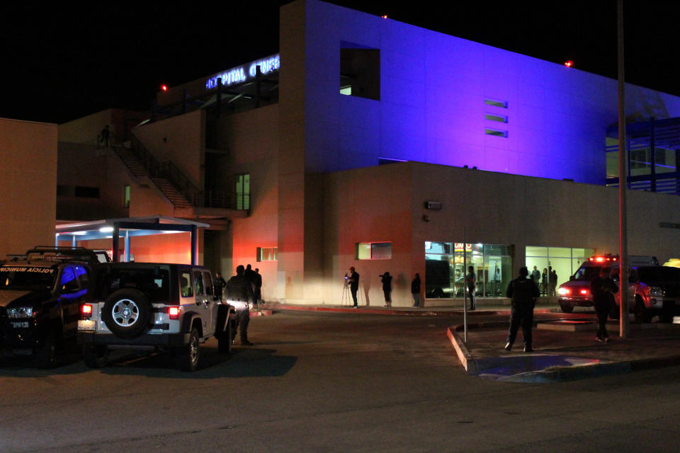 <p>LA PAZ (MÉXICO),15/02/2018.-Vista general del Hospital General en el municipio de La Paz, en el estado de Baja California (México), donde fueron internados los lesionados que formaban parte de la caravana del Concejo Indígena, y la aspirante a la presidencia de México María de Jesús Patricio Martínez también conocida como Marichuy, que sufrieron un accidente en el tramo de la carretera Federal este miércoles entre San Ignacio y Vizcain, en el estado de Baja California (México) hoy, jueves 15 de febrero de 2018. EFE/ Luis Roldán </p>