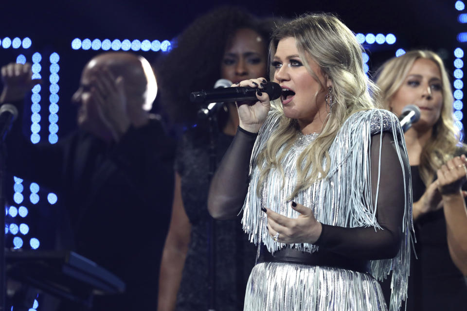 Kelly Clarkson performing at the opening night ceremony of the U.S. Open tennis tournament on Aug. 27, 2018, in New York. (Photo: Greg Allen/Invision/AP)