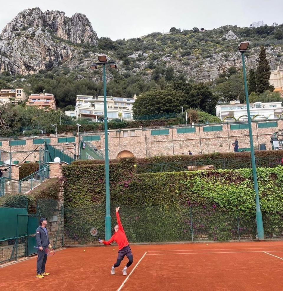 Dante Bottini junto con Grigor Dimitrov, durante una práctica en Montecarlo