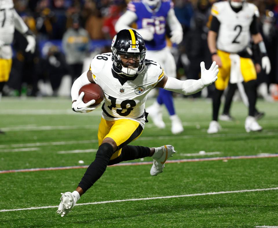 Pittsburgh Steelers wide receiver <a class="link " href="https://sports.yahoo.com/nfl/players/31898" data-i13n="sec:content-canvas;subsec:anchor_text;elm:context_link" data-ylk="slk:Diontae Johnson;sec:content-canvas;subsec:anchor_text;elm:context_link;itc:0">Diontae Johnson</a> (18) tries to cut back against the Bills.