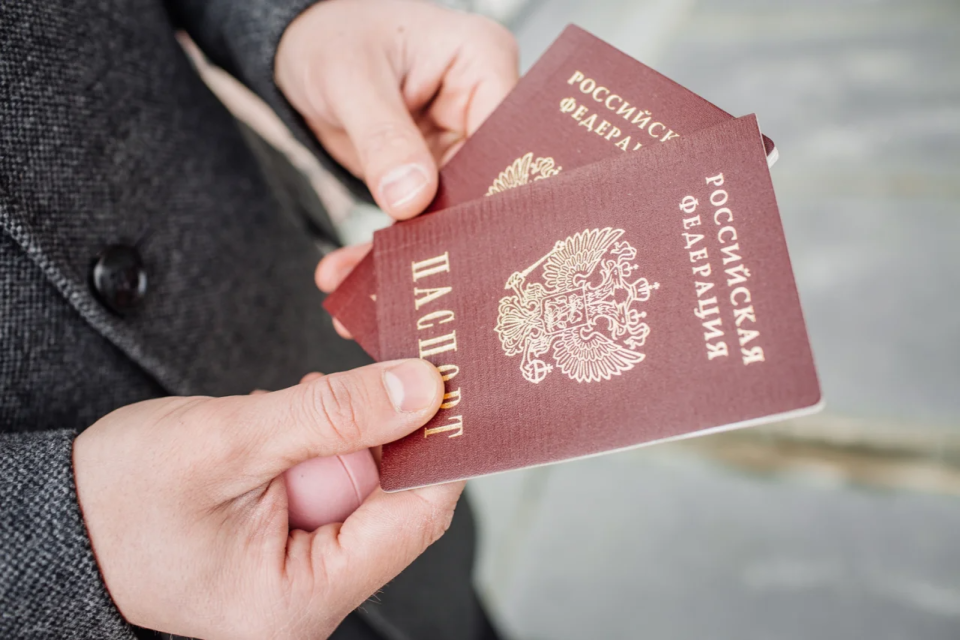 Pro-Russian “authorities” in the temporarily occupied territories of Donbas force local residents to obtain a Russian passports <span class="copyright">kaninstudio / Depositphotos</span>