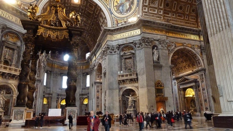 La visita a El Vaticano es otro de los recorridos obligados en Romay el ingreso a la Basílica de San Pedro es gratuito