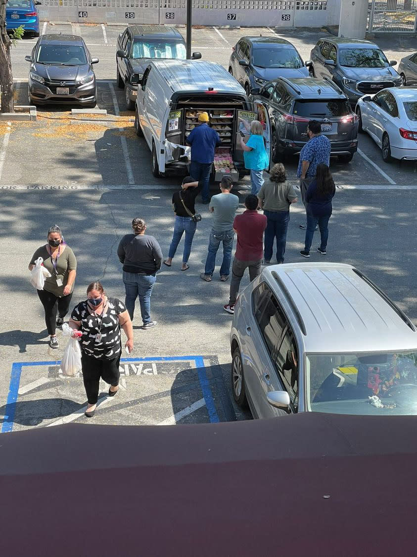 A line of customers waiting to buy from Zeledon’s Bakery on Wheels. (Courtesy Zeledon's Bakery on Wheels)