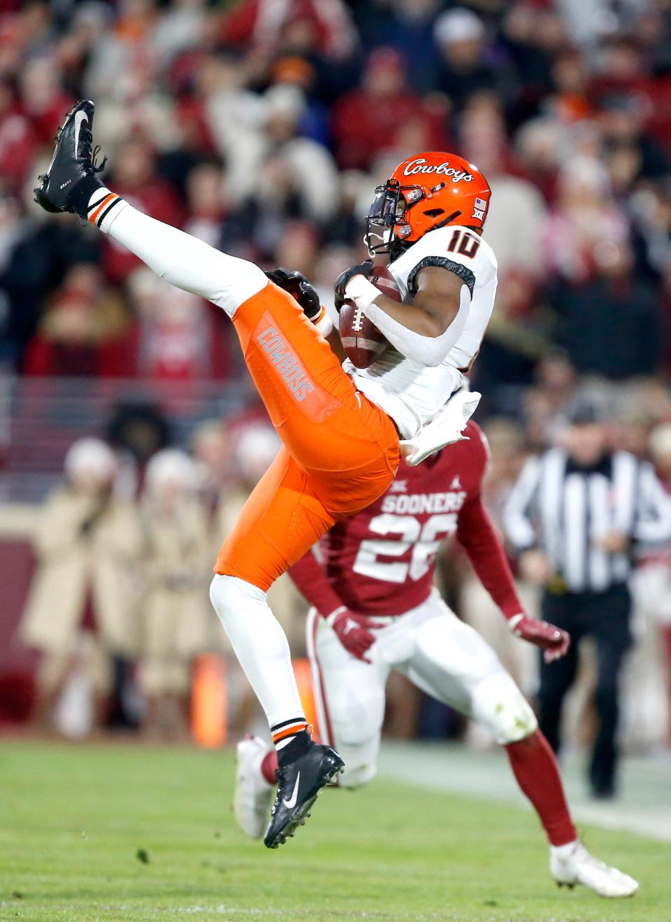 OSU receiver Rashod Owens (10) catches a pass in front of OU linebacker Danny Stutsman (28) during last season's Bedlam football game in Norman.