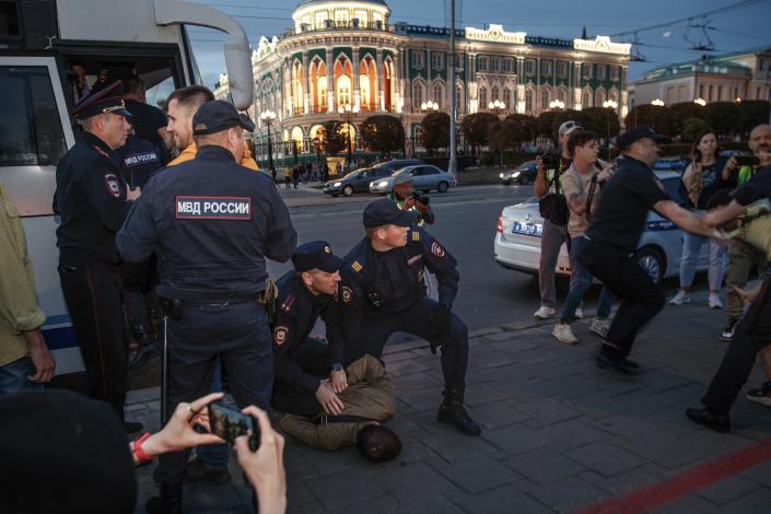 FILE Police detain demonstrators during a protest against mobilization in Yekaterinburg, Russia, Wednesday, Sept. 21, 2022. Russian President Vladimir Putin has ordered a partial mobilization of reservists in Russia, effective immediately. (AP Photo, File)