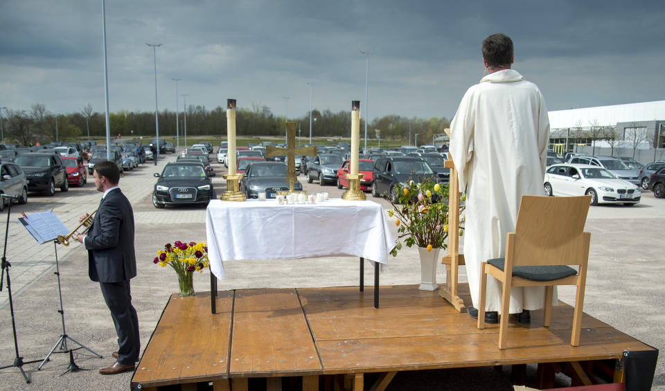 Für Gläubige in Göttingen und anderen Städten wie Primasens sind bereits Auto-Gottesdienste organisiert. (Bild: ddp)