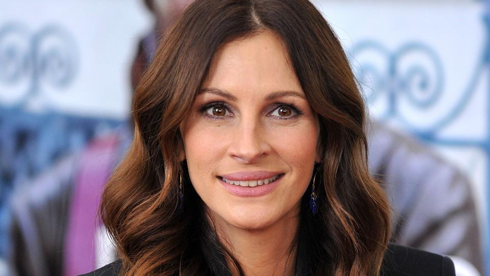 Julia Roberts - with red copper highlights -  attends the premiere of 