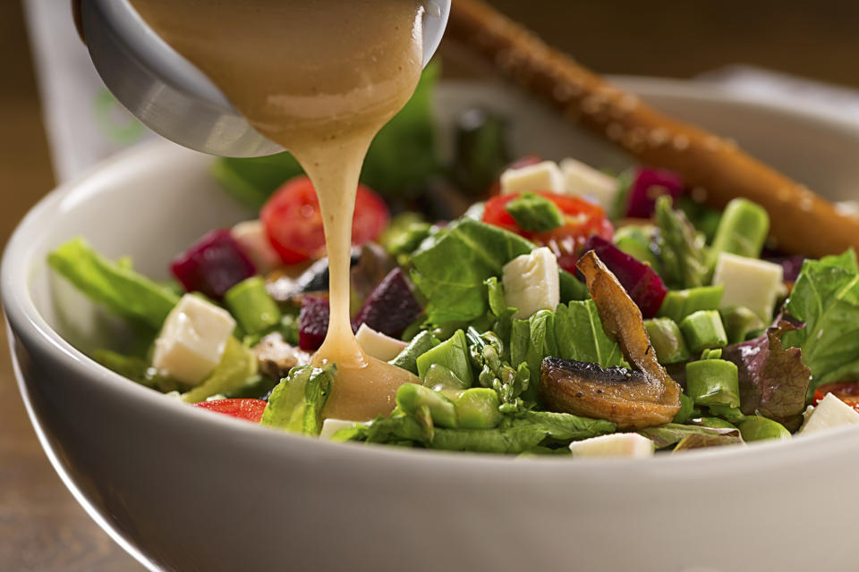 Organic green salad with lettuce, asparragus, beets, tomato,mushroom, fresh white cheese and vinaigrette dressing.