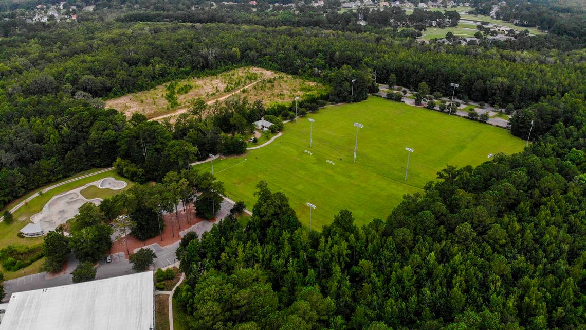 The Buckwalter recreation center in Bluffton will be mostly green space when it’s completed. Drew Martin/dmartin@islandpacket.com