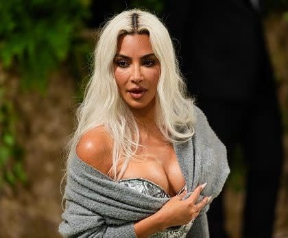 Kim Kardashian left a striking dark line in her newly platinum blonde hair at the Met Gala earlier this month