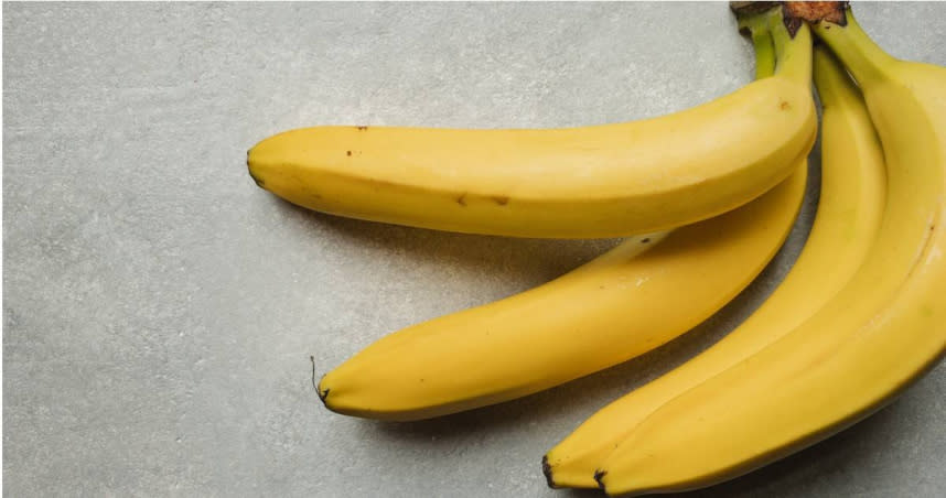 香蕉是高鉀水果，慢性腎臟病患者以及高血壓病友應避免食用。（示意圖／unsplash）