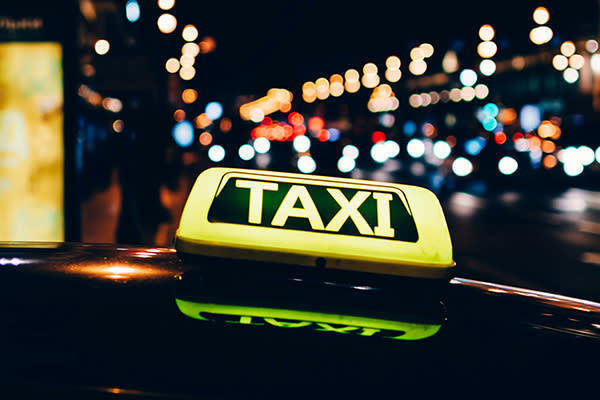 Taxista esperó 8 horas para poder regresar una cartera en Moscú. Foto: Artem Varnitsin / EyeEM / Getty Images.