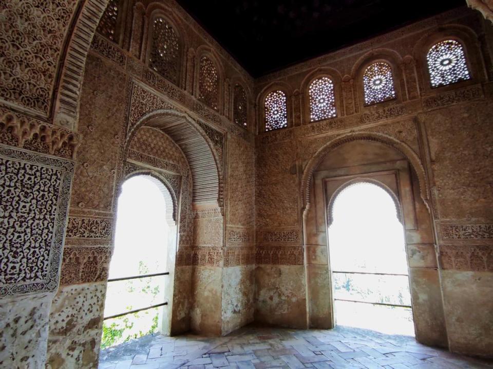 Interior del Palacio nazarí de la Alhambra de Granada.