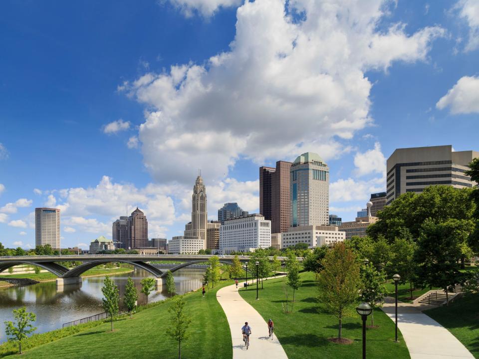The skyline of Columbus, OH, during the day.