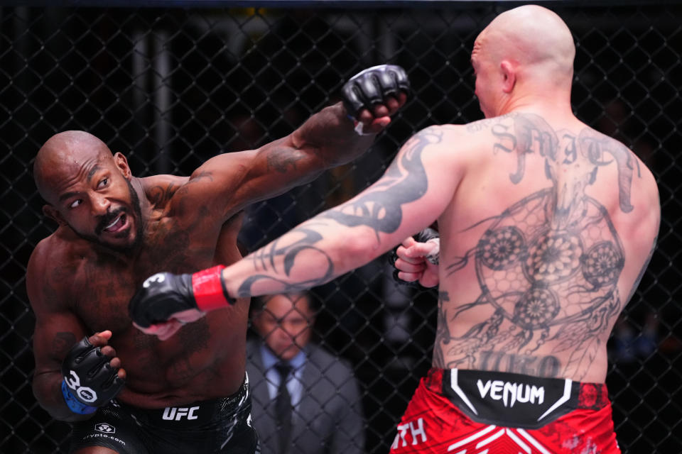 LAS VEGAS, NEVADA – DECEMBER 09: (L-R) Khalil Rountree Jr. punches Anthony Smith in a light heavyweight fight during the UFC Fight Night event at UFC APEX on December 09, 2023 in Las Vegas, Nevada. (Photo by Jeff Bottari/Zuffa LLC via Getty Images)