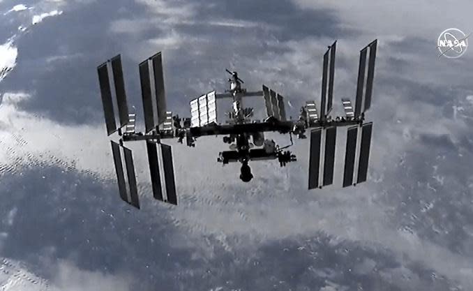 A view of the International Space Station from the SpaceX Cargo Dragon supply ship during its final approach to the lab complex. / Credit: SpaceX/NASA