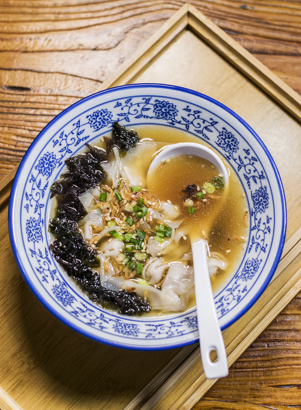 大角咀美食︱罕見福建家鄉菜！活肉粿條配豬骨清湯湯底