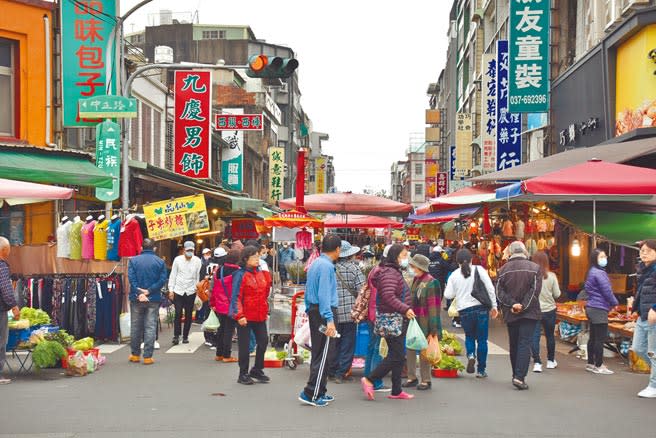 苗栗縣頭份市中山市場是當地最大早市，市公所規畫改建但卻遲遲無法定案啟動。（謝明俊攝）