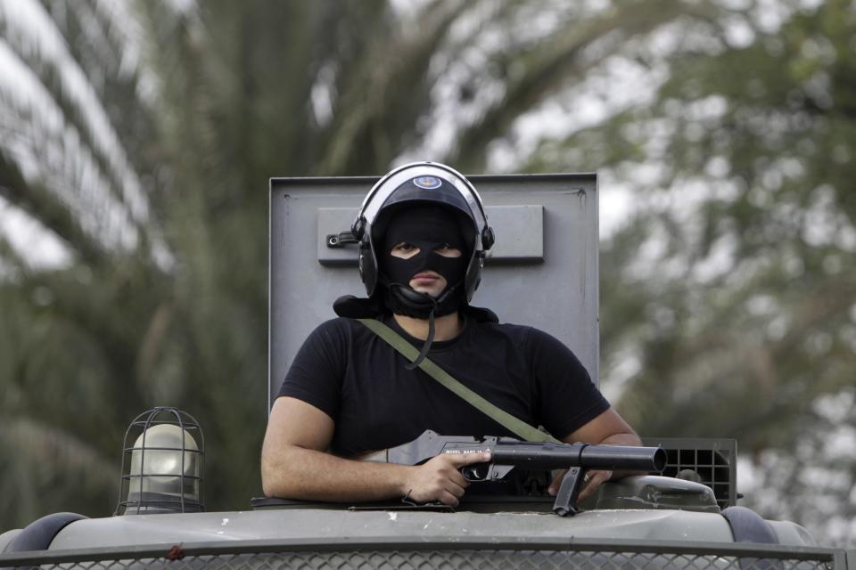 A riot police maintains order on al-Azhar university campus after clashes broke out during student protests in Cairo October 30, 2013. Egyptian police fired teargas at protesting students at Cairo's al-Azhar university on Wednesday hours after authorities announced the detention of Muslim Brotherhood leader Essam El-Erian, part of a crackdown against the Islamist movement. (REUTERS/Mohamed Abd El Ghany)