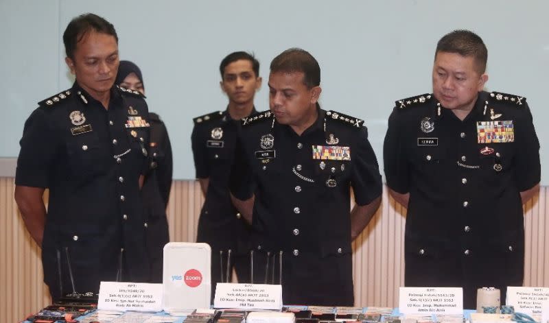 Johor police chief Datuk Ayob Khan Mydin Pitchay (centre) and his deputy Datuk Khaw Kok Chin (right) during a press conference at the state police contingent headquarters today. — Picture by Ben Tan