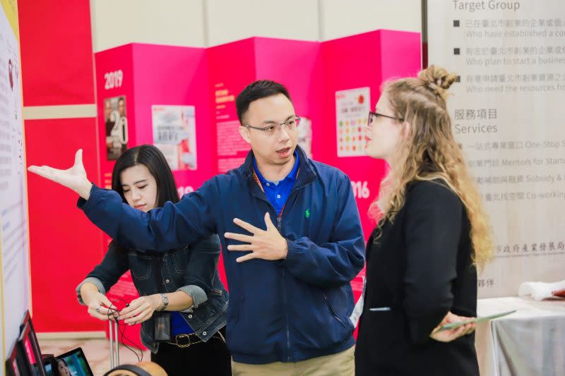 2020 Meet Taipei現場將嚴守防疫原則，並與新創團隊Leadbest合作串連，體溫監測與報到同步自動化完成；圖為2019 Meet Taipei觀展互動現場。（Meet Taipei提供）