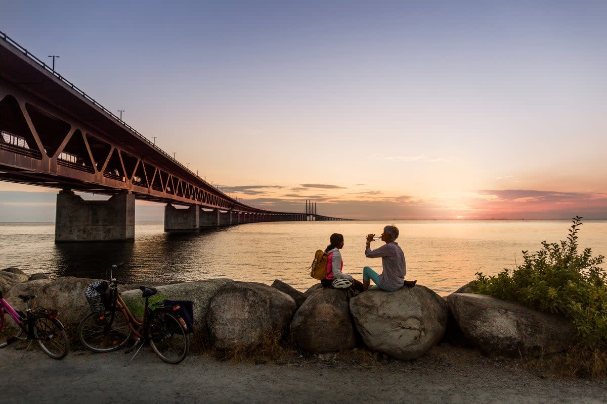 Malmö’s Oresund Bridge connects Denmark and Sweden (Apeloga)