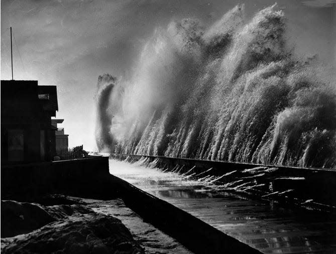 Waves pound the coast of Long Beach in 1939 as
Hurricane El Cordonazo arrives and begins to move inland as a tropical storm.