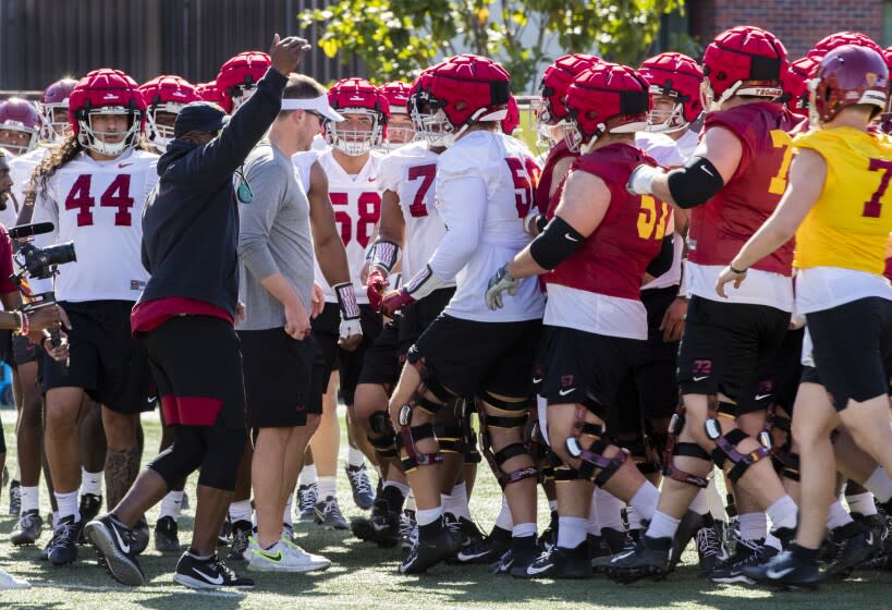 LOS ANGELES, CA - MARCH 22, 2022: USC football team huddles around coach Lincoln Riley during spring practice at USC on March 22, 2022 in Los Angeles, California.(Gina Ferazzi / Los Angeles Times)