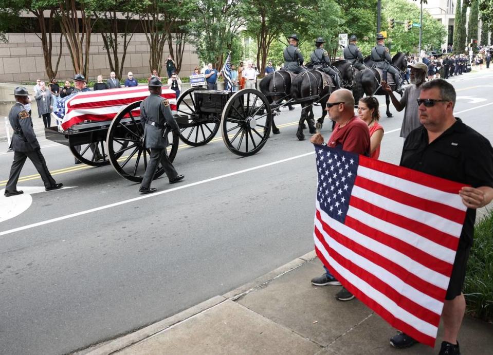 A horse-drawn carriage carries the body of officer Joshua Eyer to First Baptist Church on Friday, May 3, 2024. Officer Eyer was killed while serving a warrant in east Charlotte on Monday, April 29, 2024