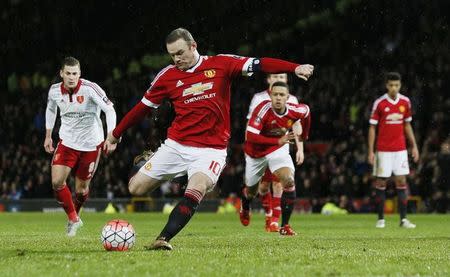 Football Soccer - Manchester United v Sheffield United - FA Cup Third Round - Old Trafford - 9/1/16 Manchester United's Wayne Rooney scores their first goal with a penalty Action Images via Reuters / Jason Cairnduff Livepic